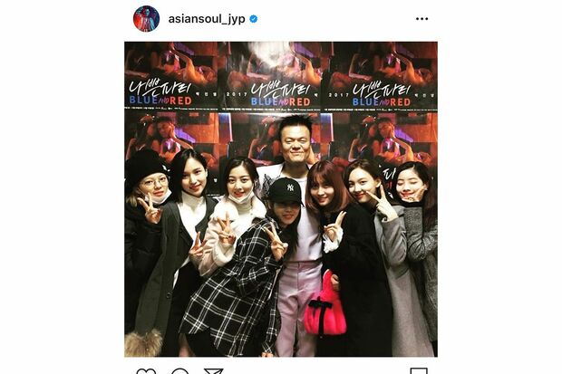 教え子TWICEメンバーと。慕われている様子が伝わる (本人Instagramより)
