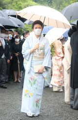 皇后として初めての園遊会は雨空にも雅子さまの装いと笑顔は晴れやか（'23年5月）