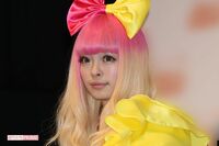きゃりーぱみゅぱみゅ、益若つばさとのツーショット披露にネット騒然 共通点は“元カレ” SEKAI NO OWARI…