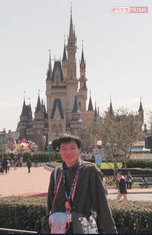 2012年、高校卒業目前に大好きなディズニーランドへ。昨年まで、月に1回以上は必ず訪れていたという