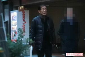 3月中旬の夜、行きつけの中華料理店『T』に番組の打ち合わせのため雨の中、訪れた関口宏（2018年）