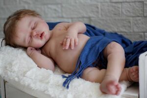 今にも寝息が聞こえてきそうだ（提供:リボーンドールベビー）