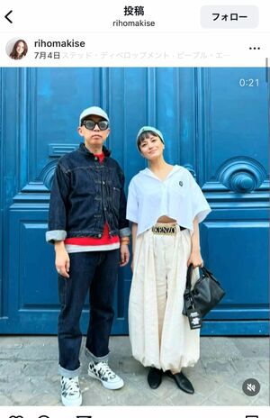 一緒にファッションショーを訪れた牧瀬里穂とNIGO氏（公式インスタグラムより）