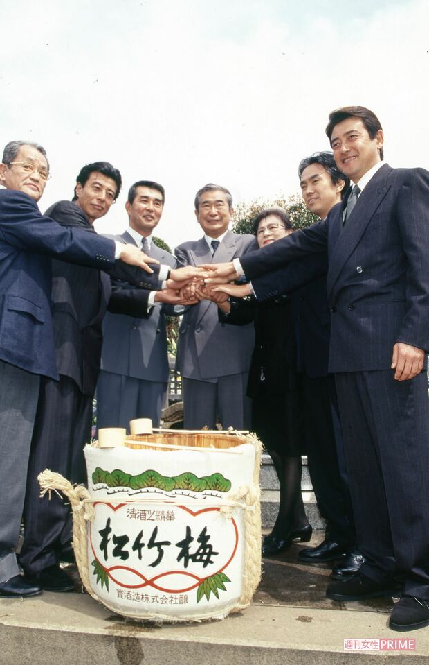 裕次郎さんの墓前に都知事当選を報告した石原慎太郎さん（撮影/佐藤靖彦）