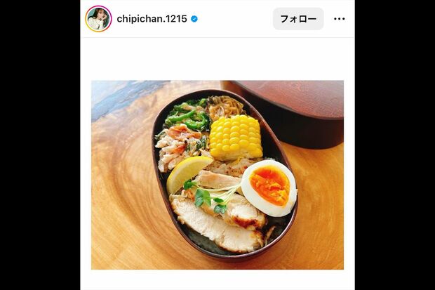 チキンや卵が詰まったヘルシー弁当。野菜もたっぷりで、大人の女性にも魅力的だ。