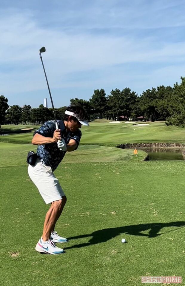 プロを目指すためにスイングも１から練習（本人提供）