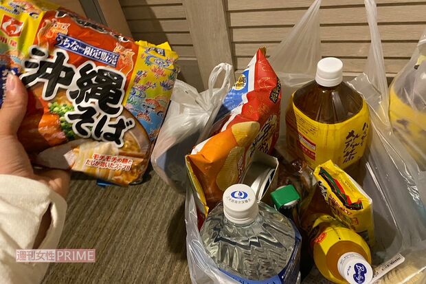 やっと購入できた食料とともにホテルに籠城