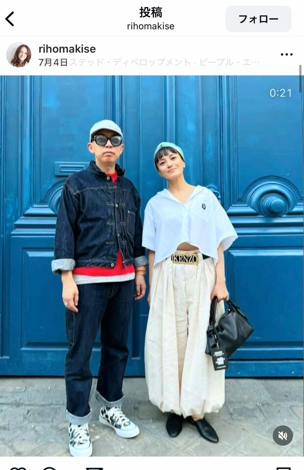 一緒にファッションショーを訪れた牧瀬里穂とNIGO氏（公式インスタグラムより）