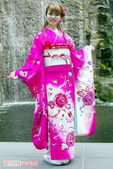 成人式で振袖を着る深田恭子（'03年1月）