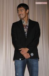 2009年、映画『チョコレート・ファイター』舞台挨拶に出席した阿部寛