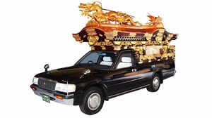 宮型霊柩車　大飛龍　写真提供／ハース・ジャパン