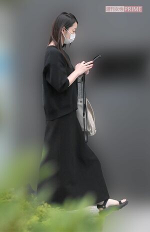 2023年5月下旬、早朝のオフィスビルに出勤する上路雪江アナ