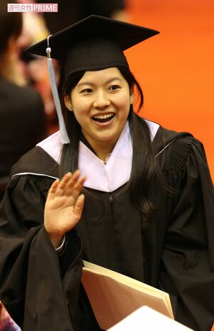 絢子さまは城西国際大学大学院を卒業（'16年3月）後、主に母・久子さまの公務のお手伝いを