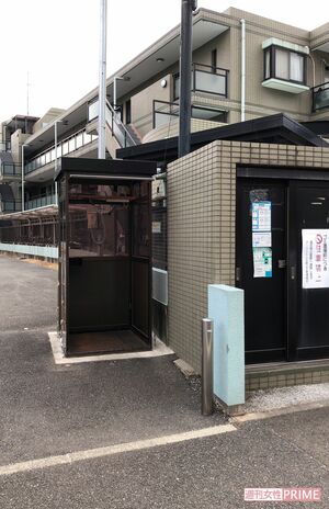 小室さんの自宅前にある現在は誰もいないポリスボックス