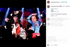 ギターウルフのセイジ（左）と共演した永野