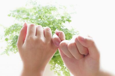 【知って楽しい雑学】指切りげんまんの「指切り」と「げんまん」の意味は?江戸時代からある“遊び”の背景