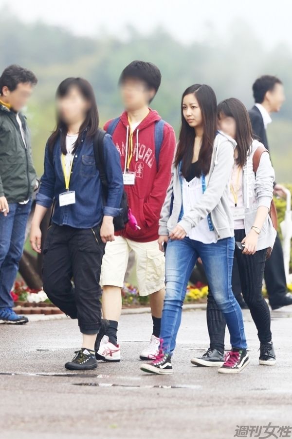 カジュアルな装いで、自由なひとときを友人と楽しまれていた佳子さま（’15年5月）