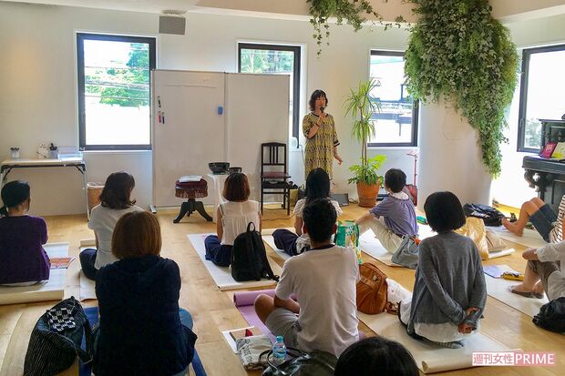 自己尊重トレーニングでは、ありのままの自分に価値があると伝えている。セミナーや講演も精力的に行う