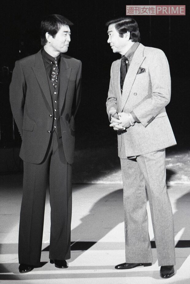 デビュー20周年記念特番で敬愛する石原プロ社長の石原裕次郎さんと。裕次郎さんを慕って事務所に入り、社長亡き後は後継者として事務所を支えた　撮影／本誌写真班