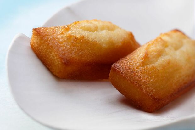 アーモンド（マルコナ種とフリッツ種）を自社挽き。香り豊かに仕上げた。／8個入り1000円