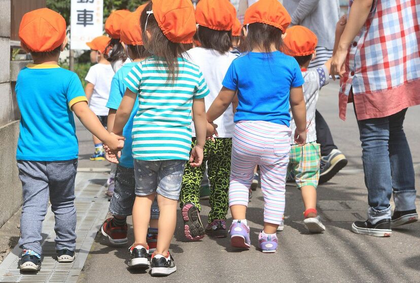裸保育 
