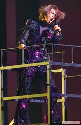 ツイッターに出回ったのは、昨年12月『きよしこの夜』（東京国際フォーラム）での、この姿　