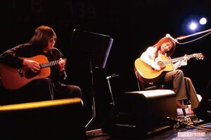 故・安田さん(左)と山崎ハコ(右)