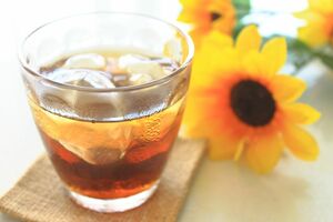 水分補給には、麦茶か水が最善だという