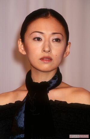 凛としている顔も美しい松雪泰子（2004年）