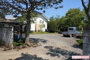 現場となった自宅を訪ねると母親が出たが、すぐにドアを閉めた