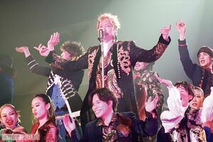 アンコールはゴールドの刺しゅうが入ったゴージャスなロングジャケットの慎吾ちゃん