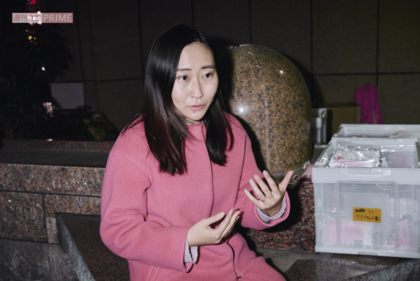 バスカフェを訪れる少女たちに、仁藤さんはけっして押しつけない。「対等な関係性を重視している」（撮影／山田智絵）