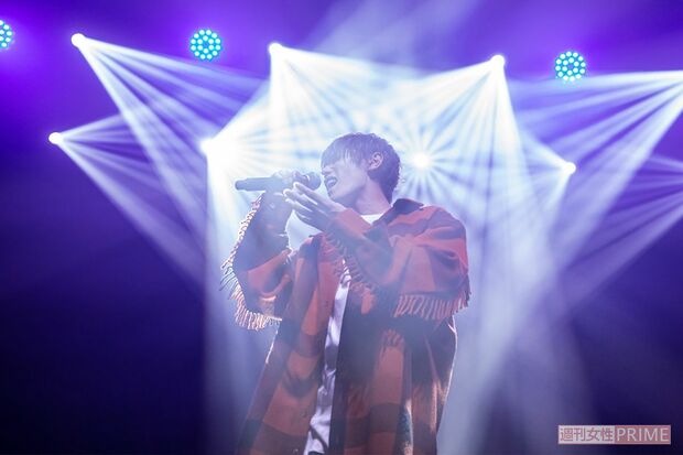 俳優としてだけでなく、歌手活動も精力的に行っている赤西礼保