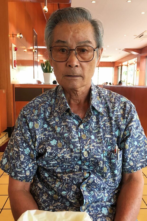 50年前からあるファストフード店で。「高くて県民は入れなかった」と瀬長さん