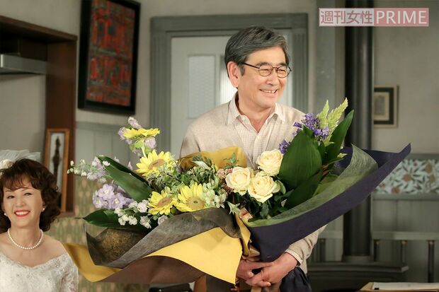 7月初旬のクランクアップでは、スタッフから花束が贈られ、感無量に