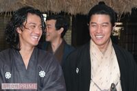 『西郷どん』に小栗旬ら新キャスト 鈴木亮平も「すごく色気がムンムン」と興奮