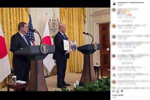 2025年2月、ホワイトハウス訪問時にトランプ大統領から渡された記念品（石破茂公式インスタグラムより）