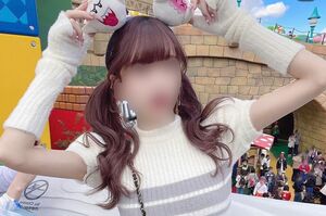 “下着ユニバ”以降は普通のファッションでUSJに来場（インスタグラムより　画像は一部編集部で加工）