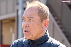 3月14日の昼間、直撃取材に答える小峰和美氏