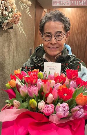 ひと足先に、部屋は春満開の様相となりました