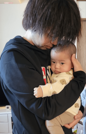 「子育てに多くの時間を割くのは親として当たり前。サポートやイクメンという言葉は好きじゃない」と話すタカさん