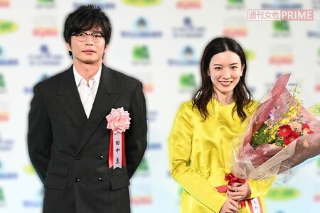 2021年の報知映画賞で、主演女優賞に輝いた永野芽郁を祝福するため田中圭が登場