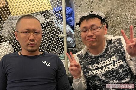 山中組長(左)とネコ耳のカチューシャをつける佐々木被告(右、ユキさん提供)