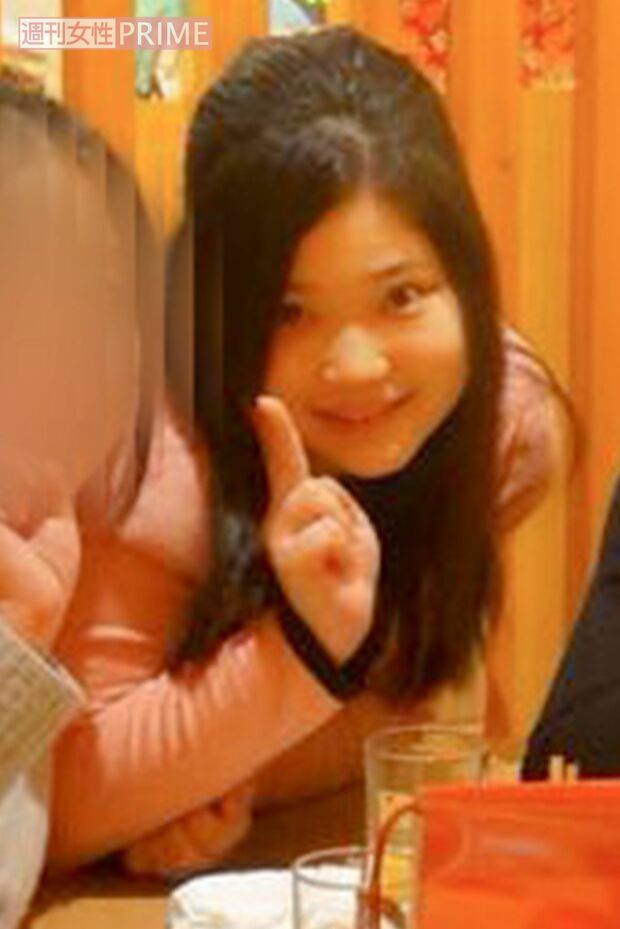 地元の友人たちとの飲み会での大沢佳那子さん（本人のフェイスブックより）