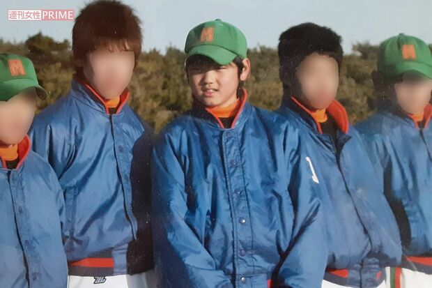 小5のときの大谷選手（中央）。6年生や中学生ら上級生に混じってプレーしていた