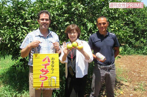 「レモンといえばシチリア！　ハイサワーにはおいしいレモンが不可欠です」（田中さん）自身もバレエやダンスを本格的にやっていたこともあり、“鍛えぬいた美尻”に対する審美眼がすごい！