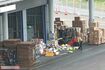 関西国際空港に届いた荷物を投げて、乱雑に仕分けをしていた（ 3/4　SNSより）