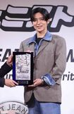 『第41回ベストジーニスト2024』の「一般選出部門」を受賞したSnowManの目黒蓮
