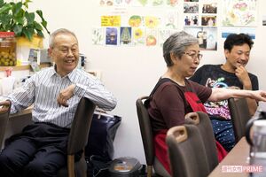 「妻が作るカレー、ギョーザ、ハンバーグは絶品。大好物です」と夫・一弘さん（左）　撮影／伊藤和幸