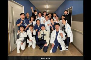 ジャミーンが入院する病院の撮影シーン。別班メンバーの入院先と医師の白衣デザインが違う（番組公式エキストラ写真館より）